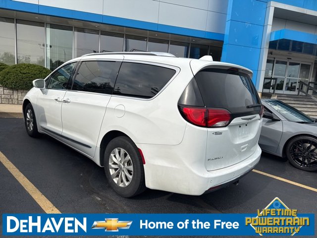 2019 Chrysler Pacifica Touring L photo 2
