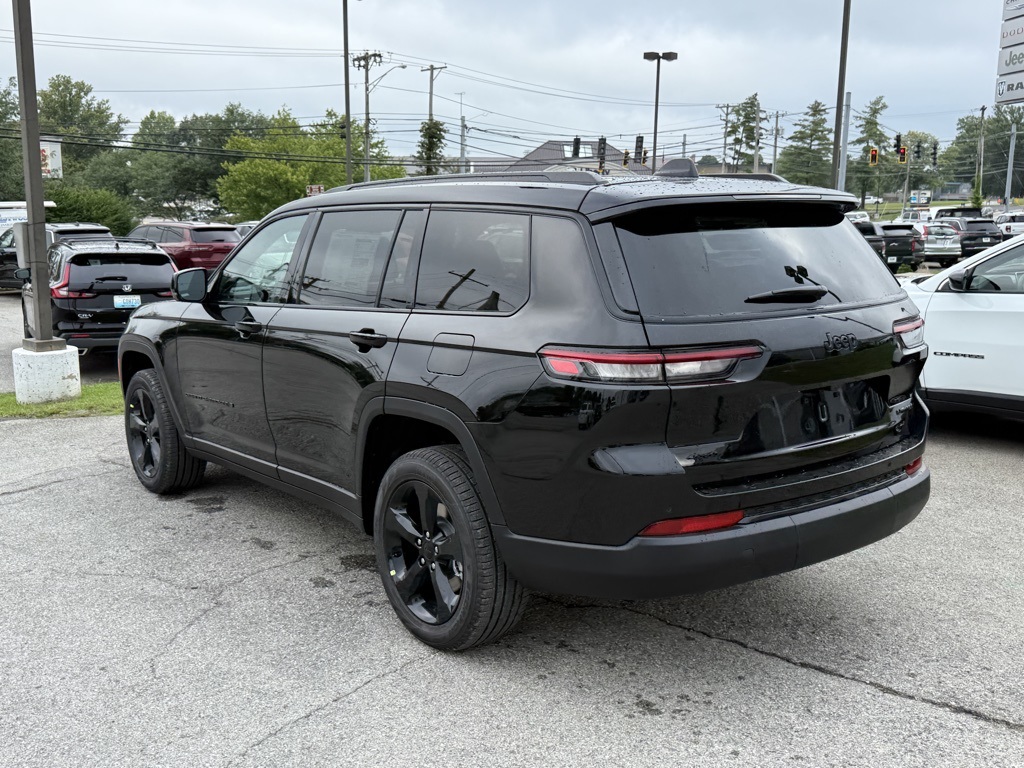 2025 Jeep Grand Cherokee Limited photo 8