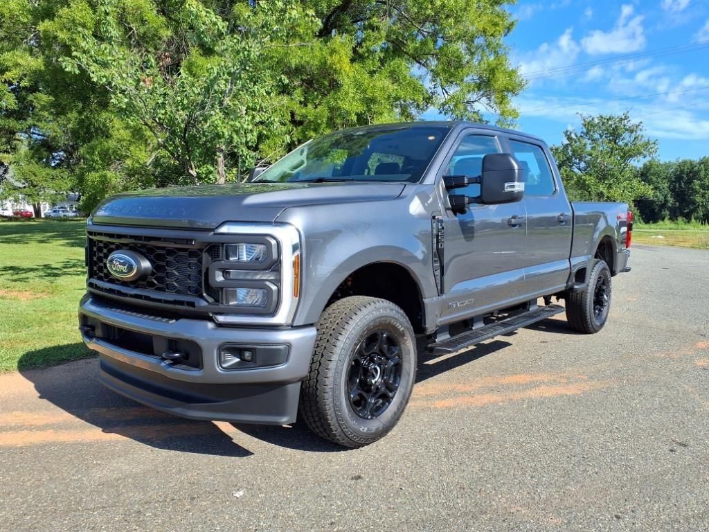 2025 Ford F-250 Super Duty XL's photo