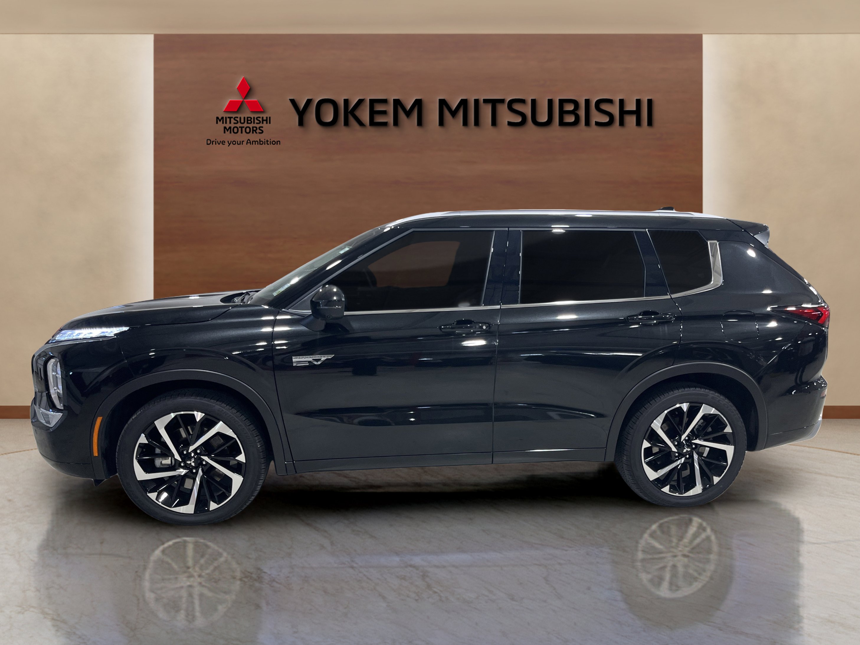 2024 Mitsubishi Outlander PHEV SEL photo 2