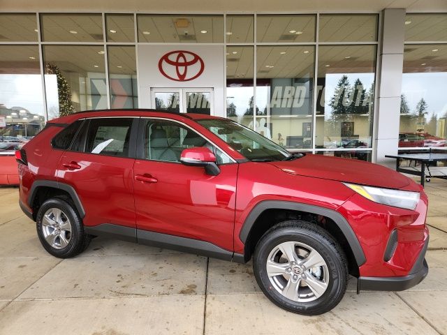 2025 Toyota RAV4 XLE's photo