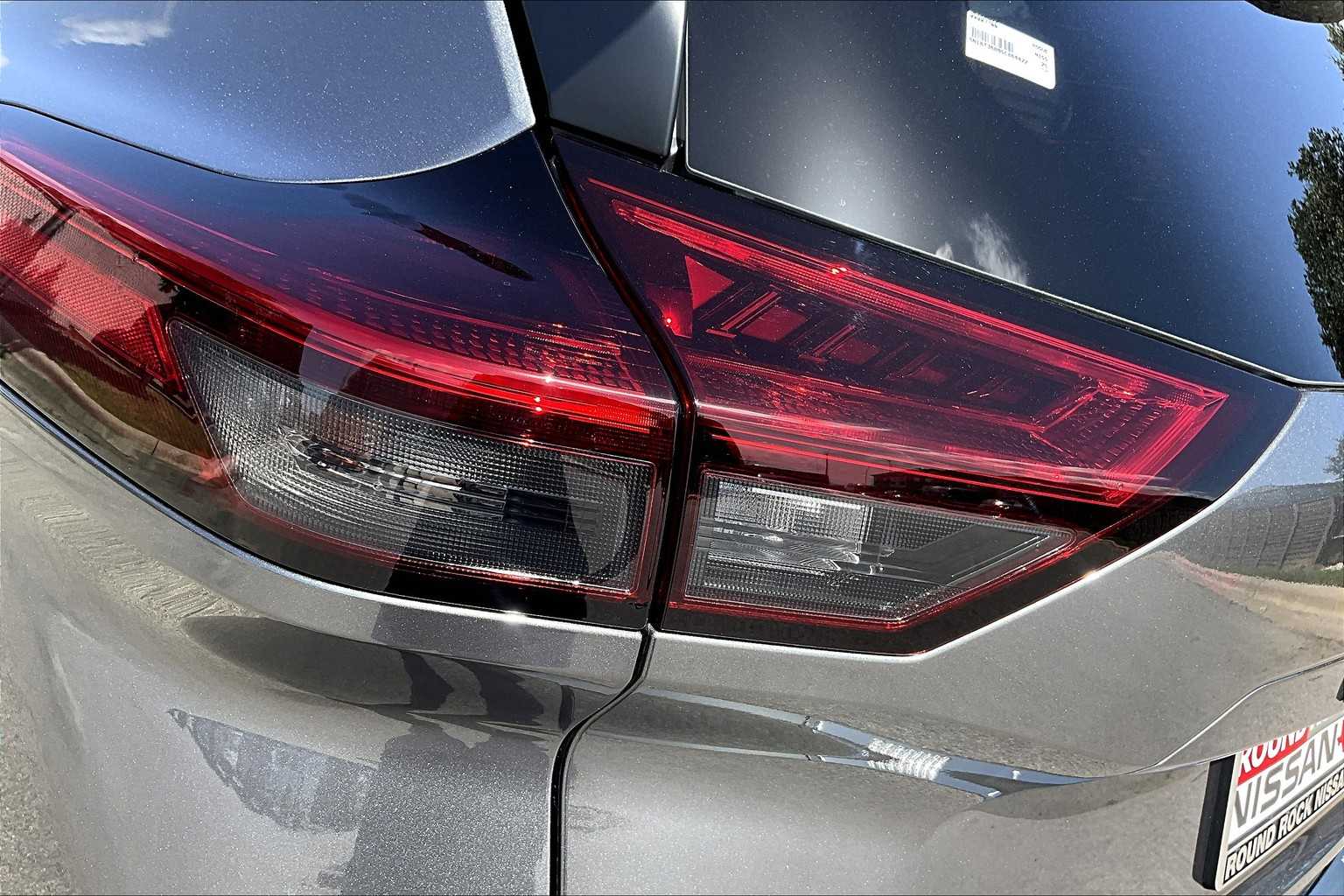 2025 Nissan Rogue SV photo 9