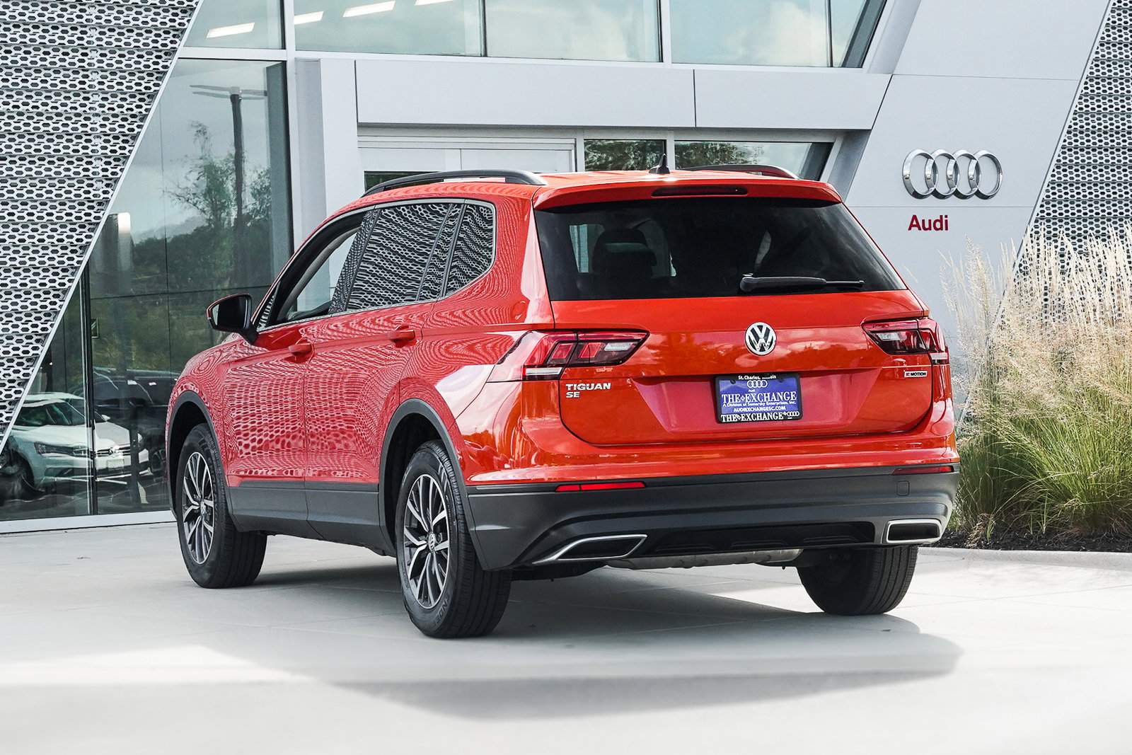 2019 Volkswagen Tiguan SE photo 2