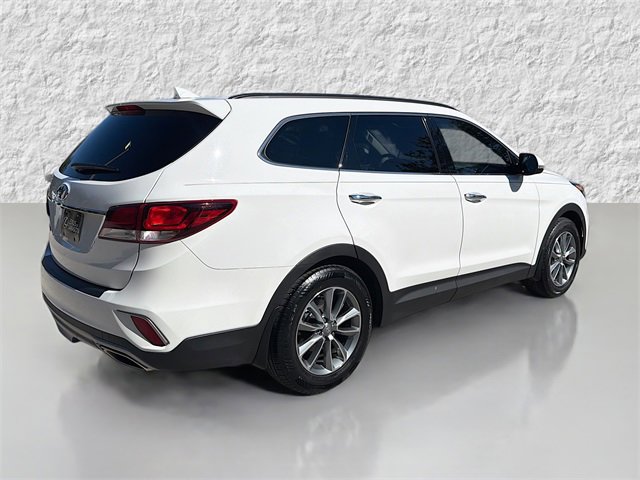 2017 Hyundai Santa Fe SE photo 2