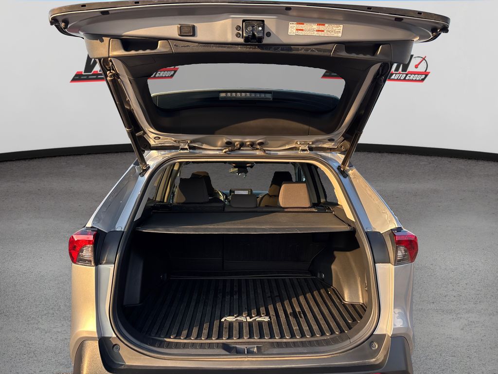 2019 Toyota RAV4 XLE photo 11