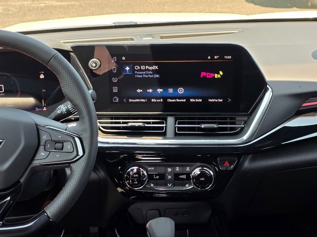 2025 Chevrolet Trax photo 3