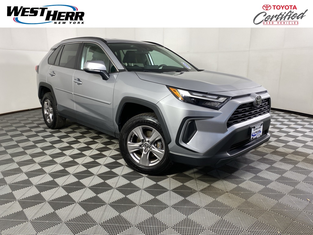 2023 Toyota RAV4 XLE's photo