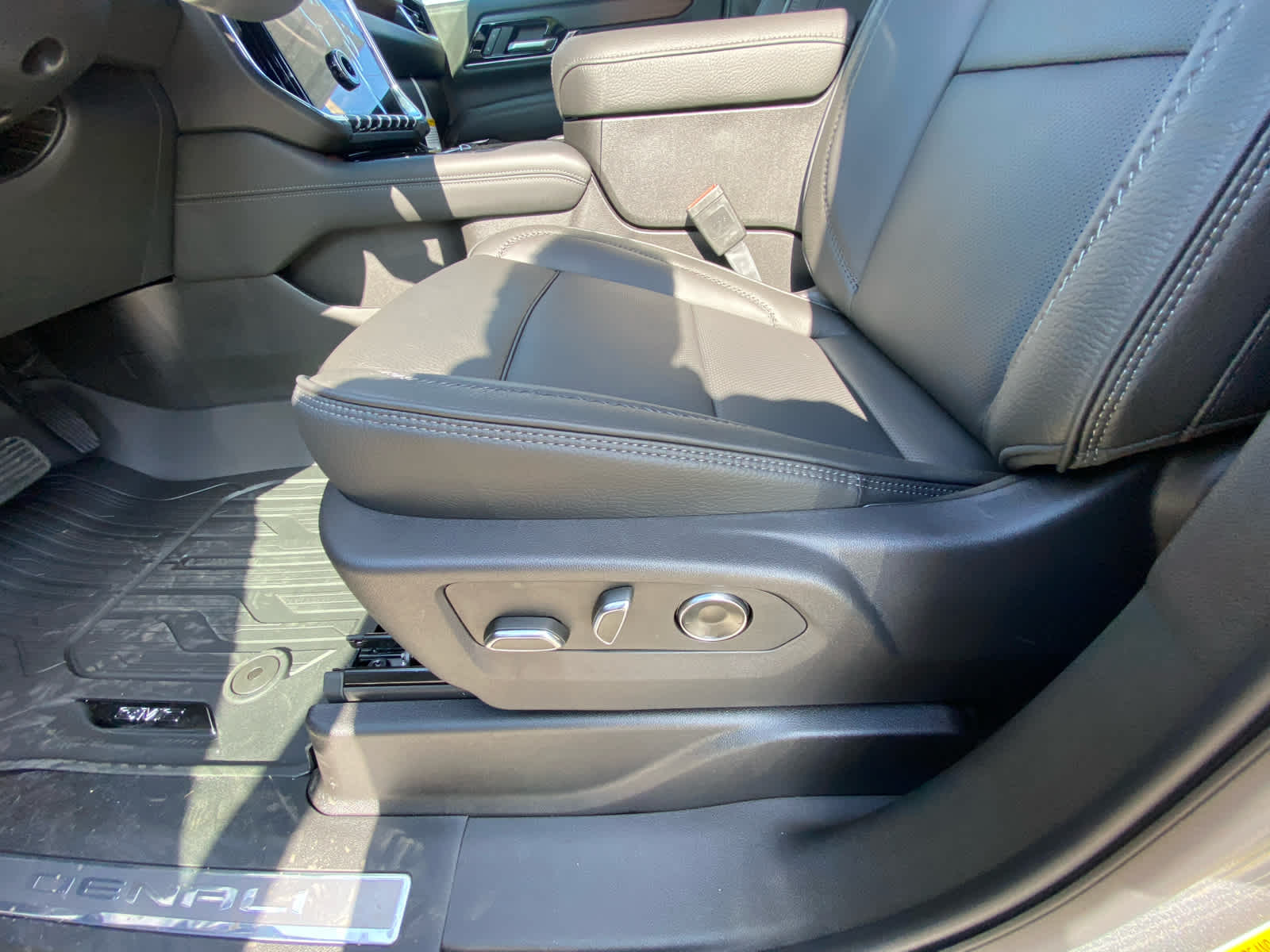 2025 Gmc Yukon Denali photo 15