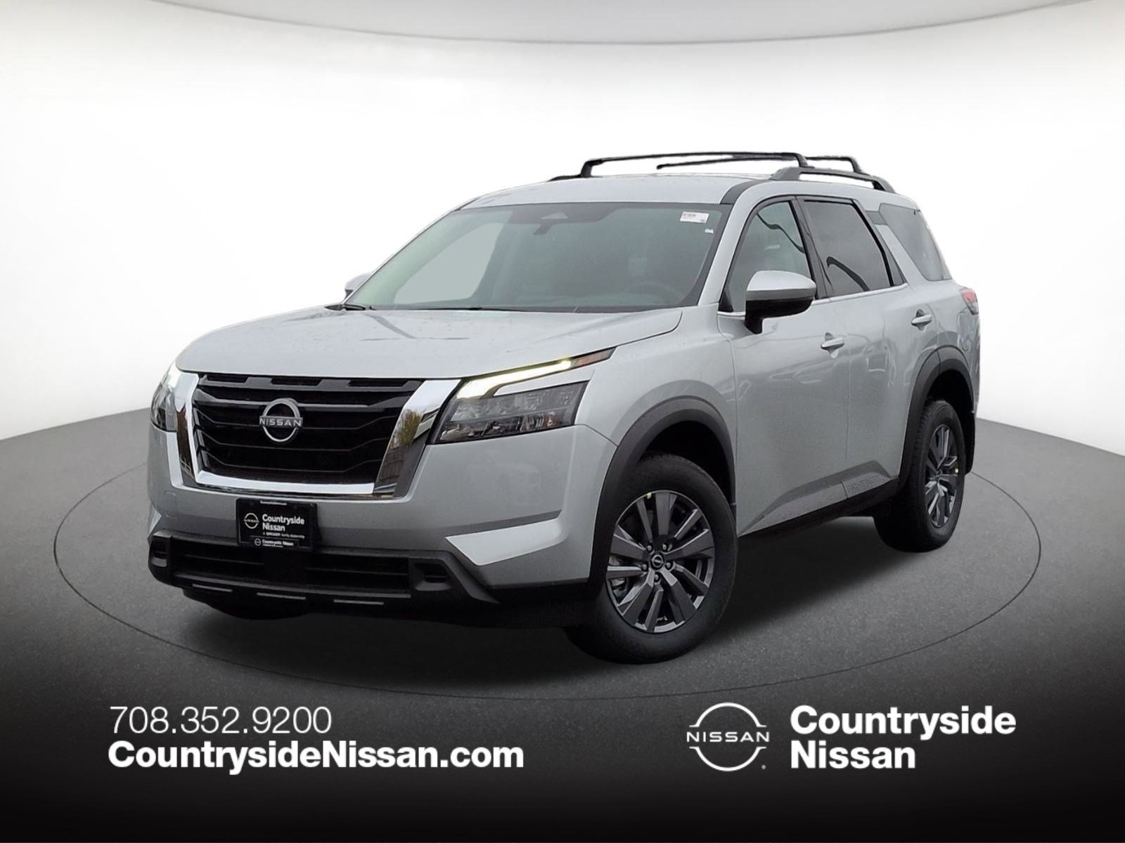 2025 Nissan Pathfinder SV's photo
