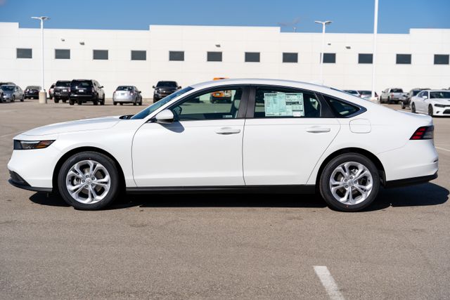 2025 Honda Accord LX photo 4