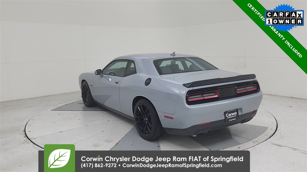 2022 Dodge Challenger R/T photo 10