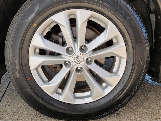 2016 Nissan Rogue SV photo 9