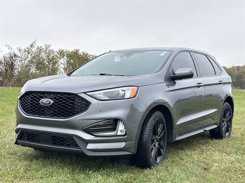 2022 Ford Edge ST-Line's photo