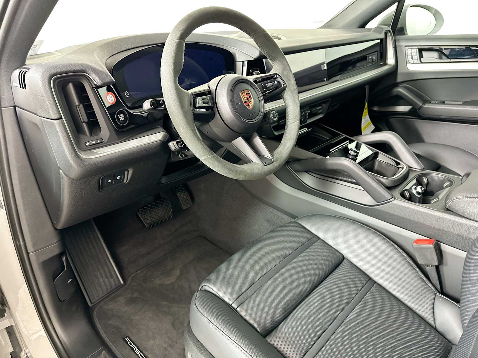 2025 Porsche Cayenne photo 4