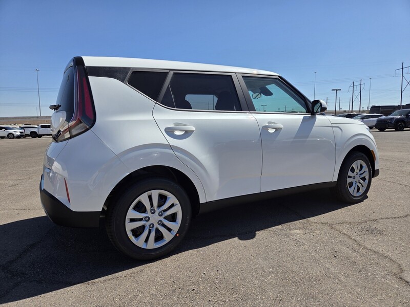 2025 Kia Soul LX photo 2