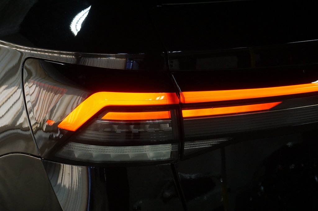 2025 Volkswagen Taos SEL photo 23