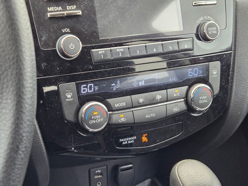 2016 Nissan Rogue SV photo 20