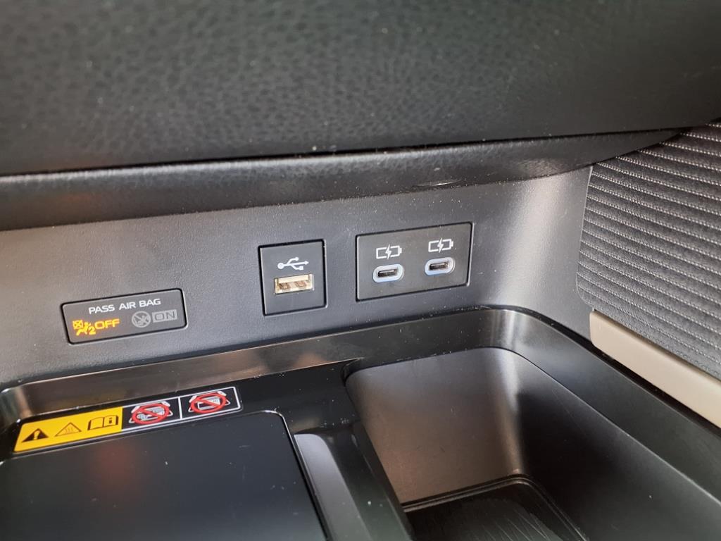 2025 Toyota Camry SE photo 18