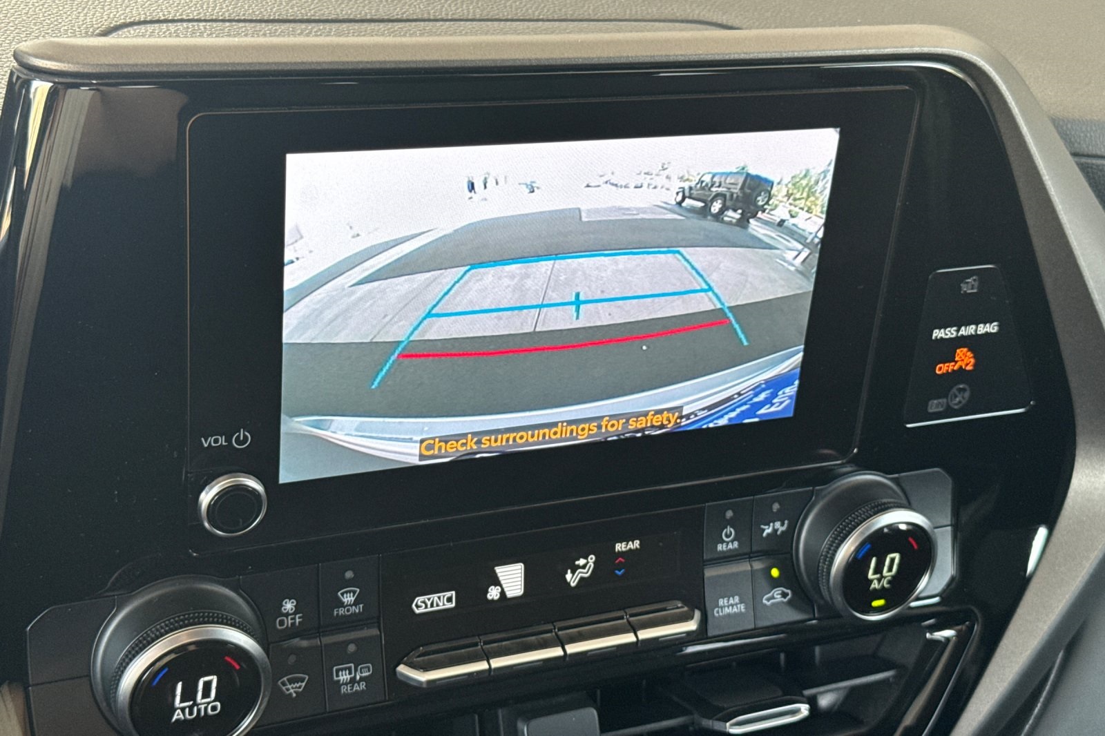 2024 Toyota Highlander LE photo 22