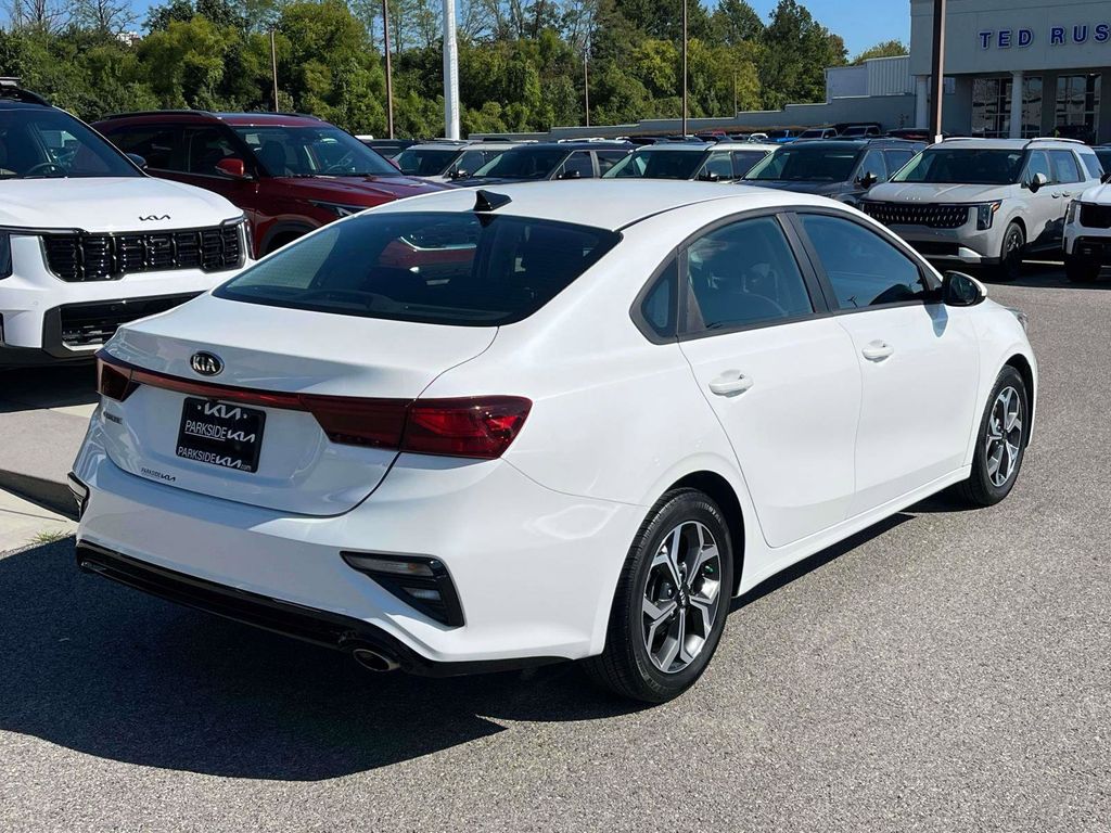 2021 Kia Forte LXS photo 23