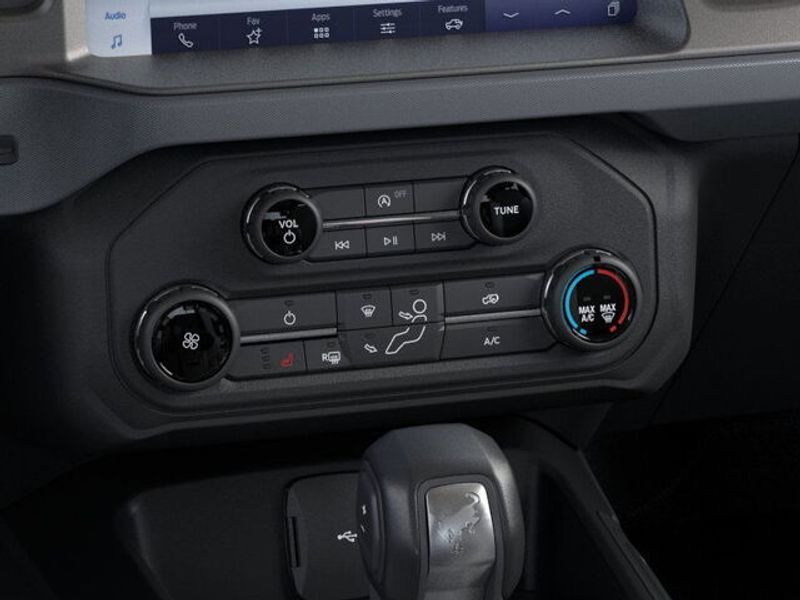 2025 Ford Bronco Base photo 16