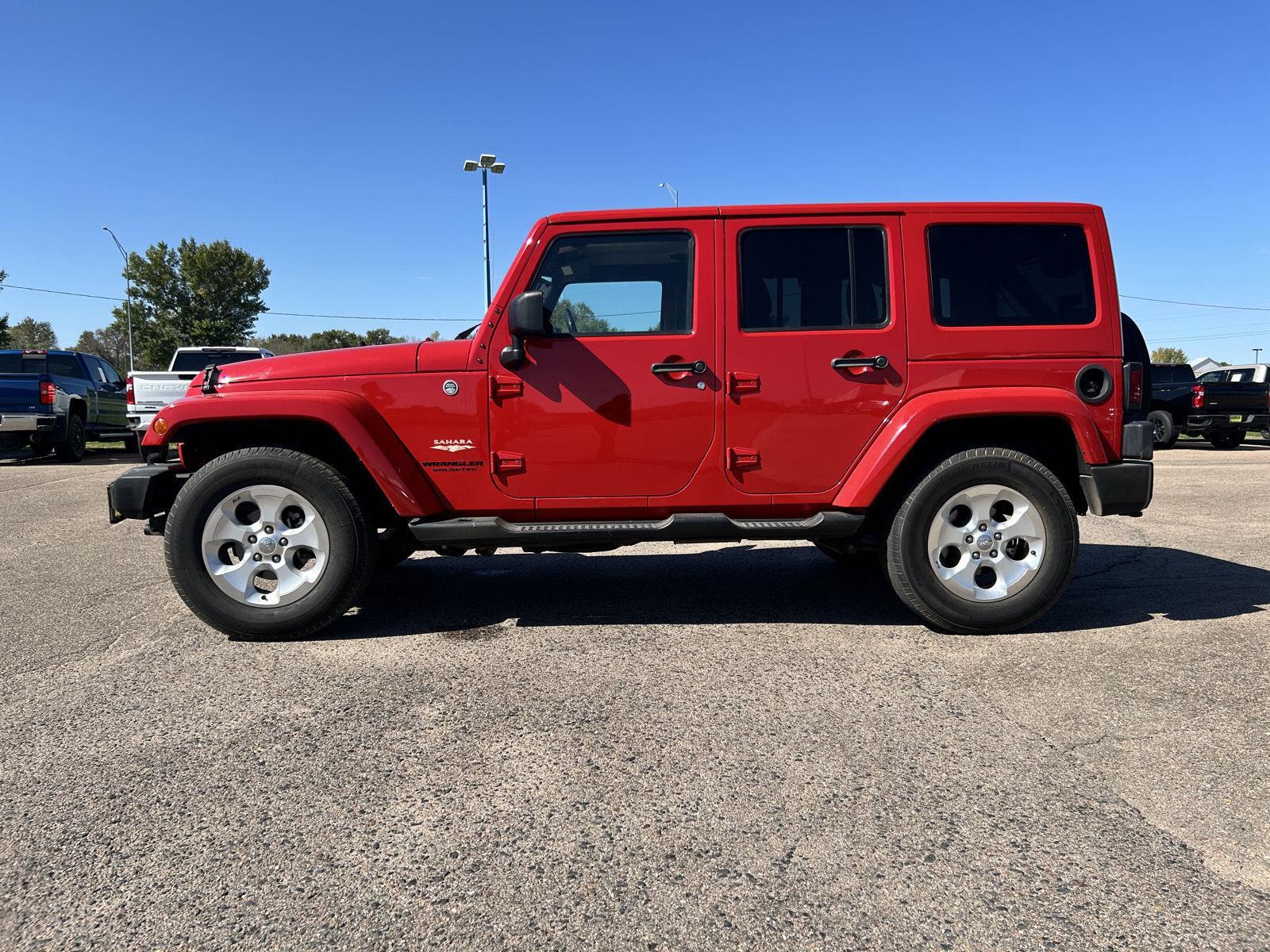 2014 Jeep Wrangler Unlimited Sahara photo 4