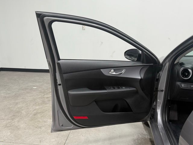 2023 Kia Forte LXS photo 9