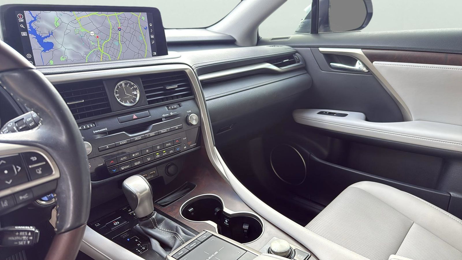 2020 Lexus RX 450h Premium photo 21