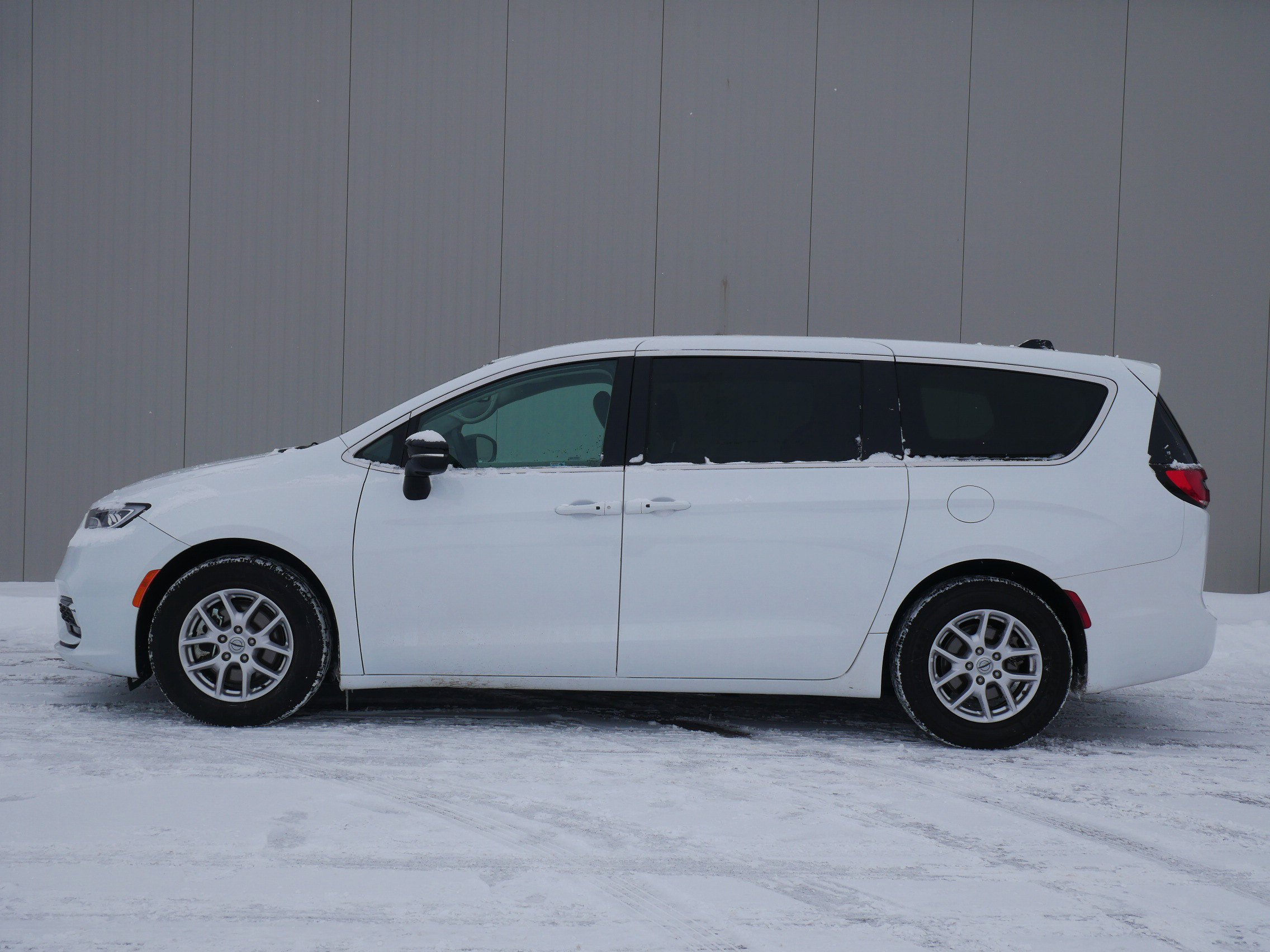 Used 2024 Chrysler Pacifica Touring L with VIN 2C4RC1BG4RR120384 for sale in Hastings, Minnesota