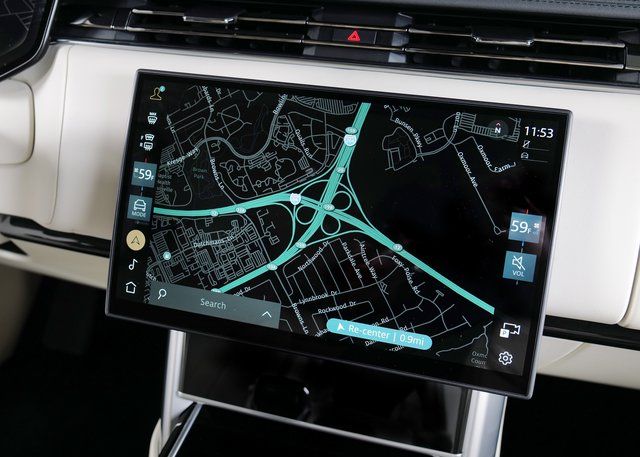 2025 Land Rover Range Rover SE photo 13