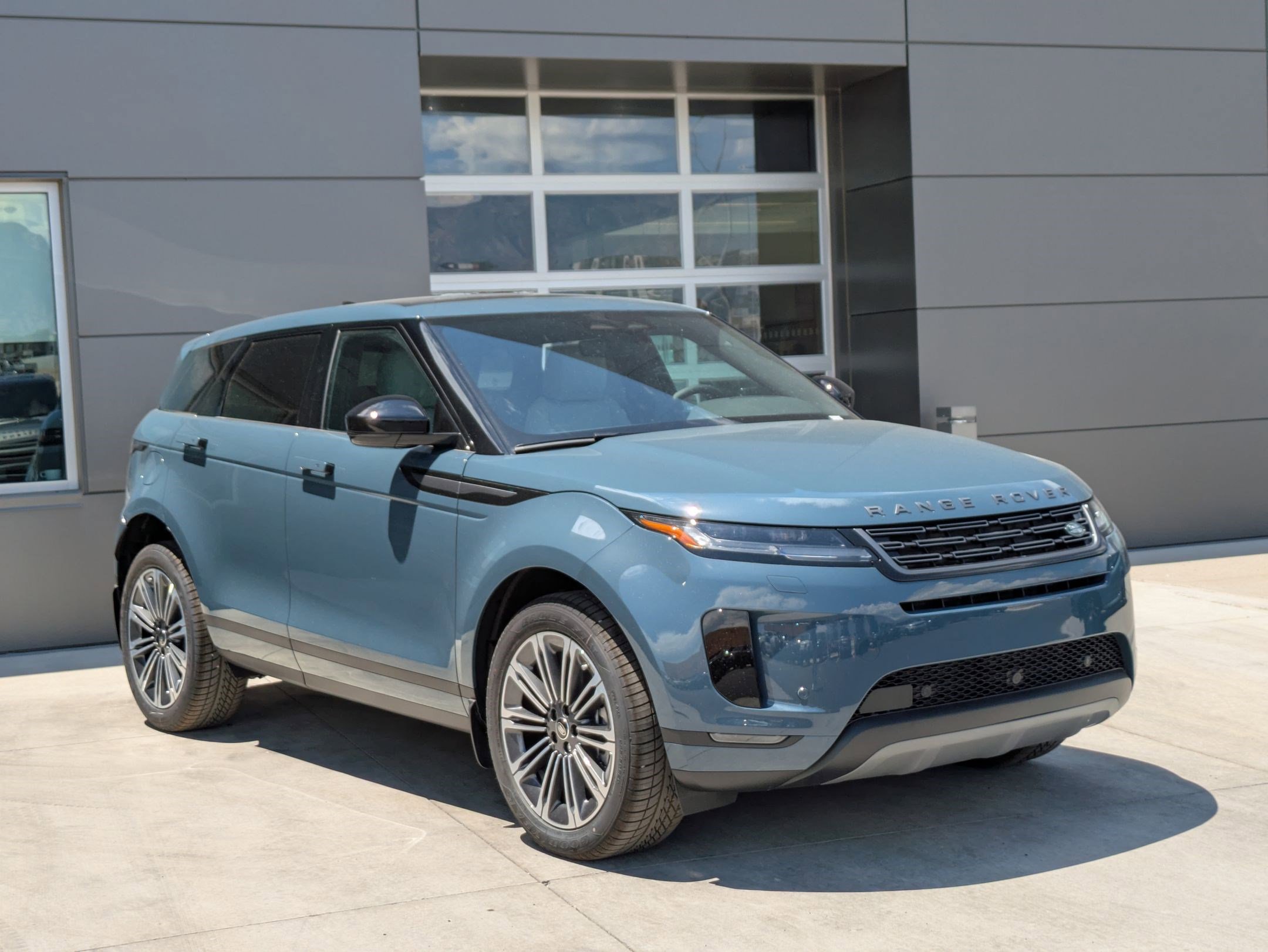 2026 Land Rover Range Rover Evoque S photo 3