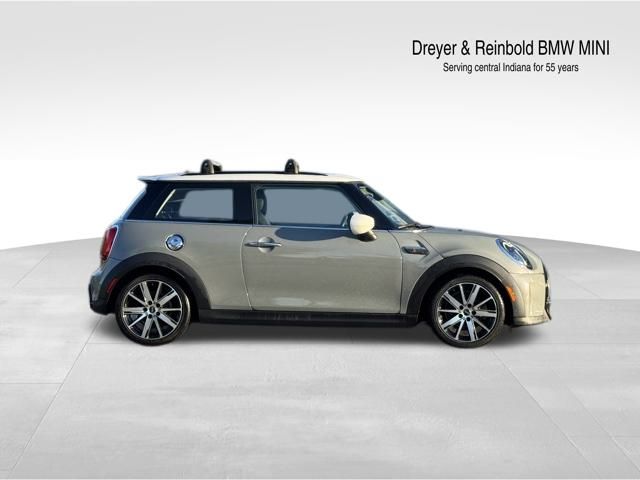 2023 Mini Cooper 2 Door Hardtop Signature photo 2