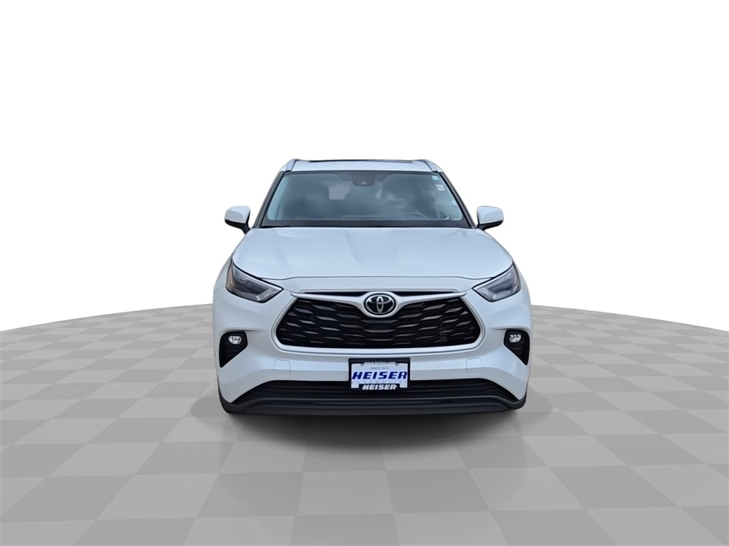 2023 Toyota Highlander XLE photo 2