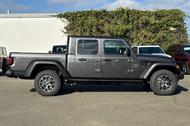 2025 Jeep Gladiator Sport photo 3