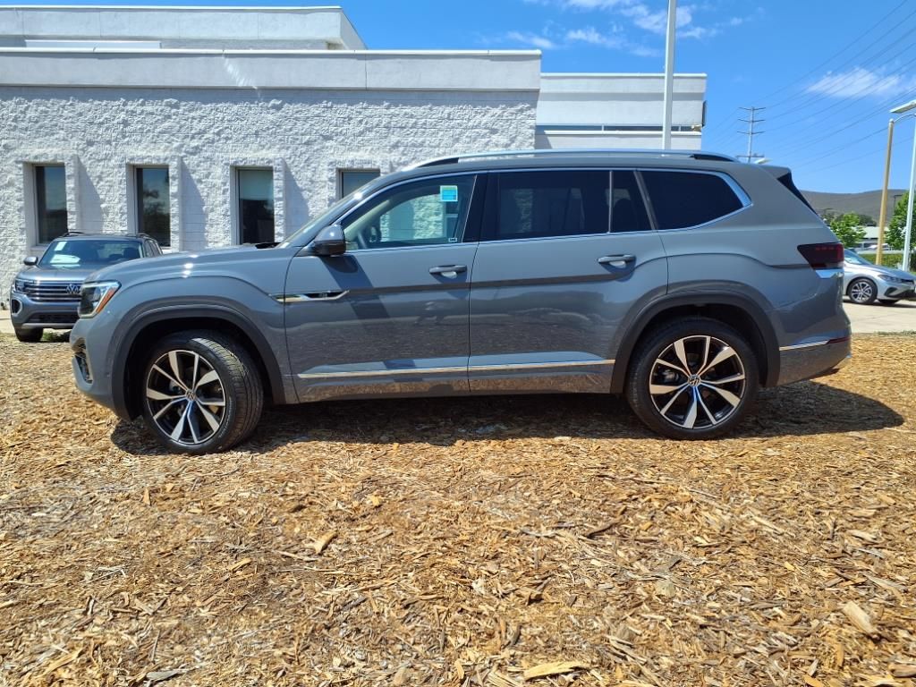 2025 Volkswagen Atlas SEL Premium R-Line photo 3