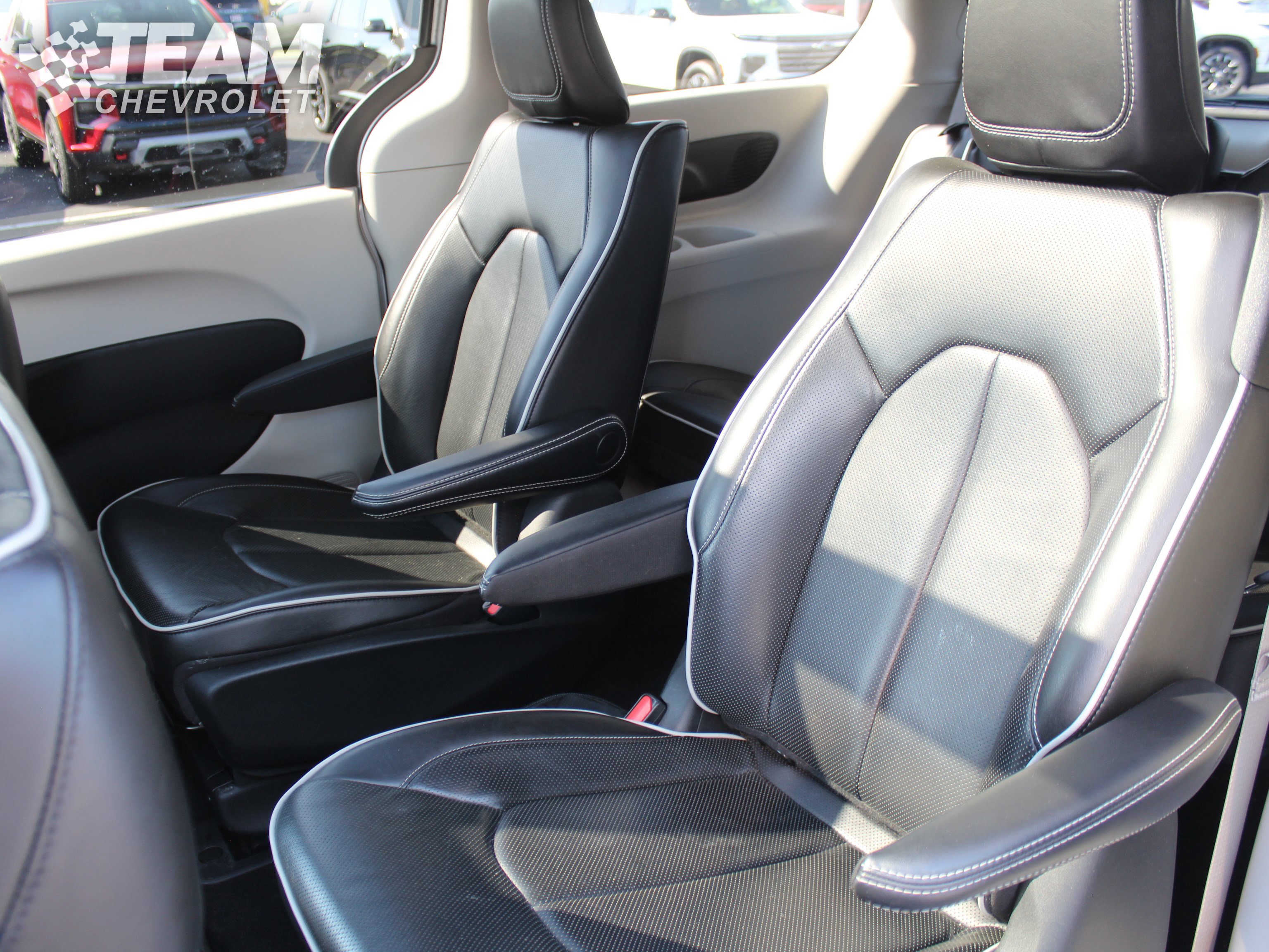 2022 Chrysler Pacifica Hybrid Limited photo 22