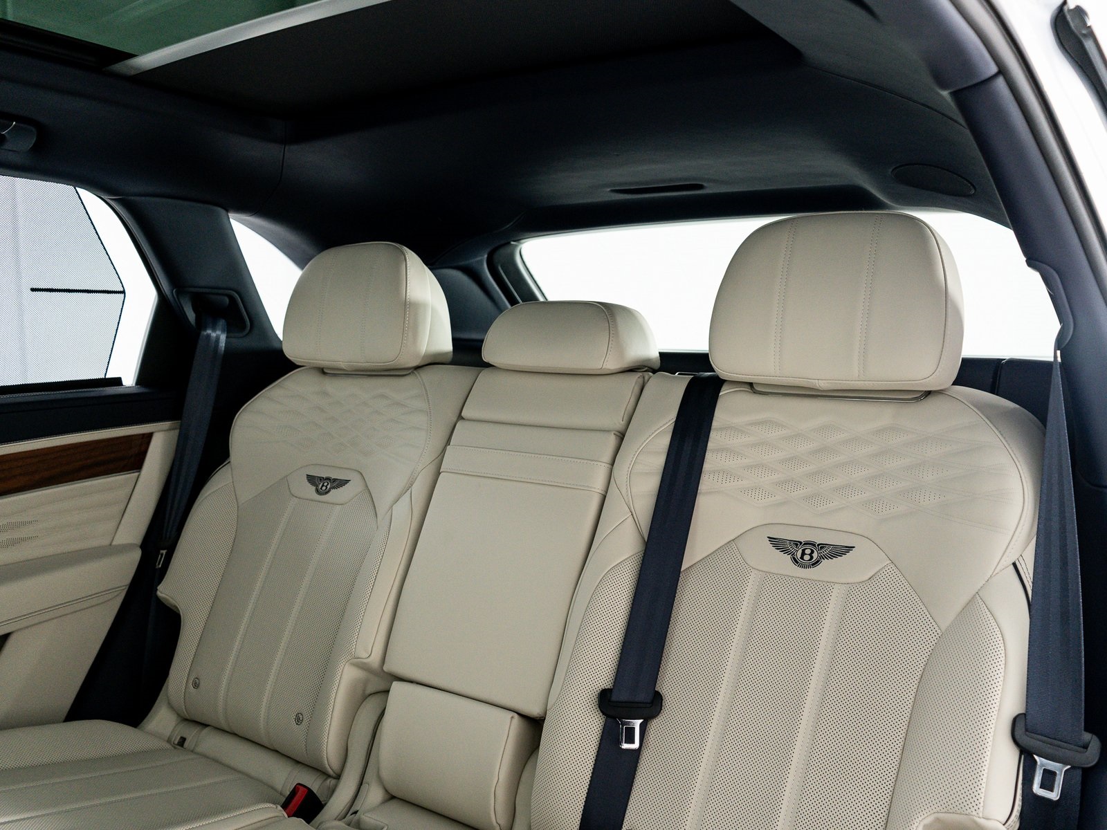 2025 Bentley Bentayga EWB Azure V8 photo 21