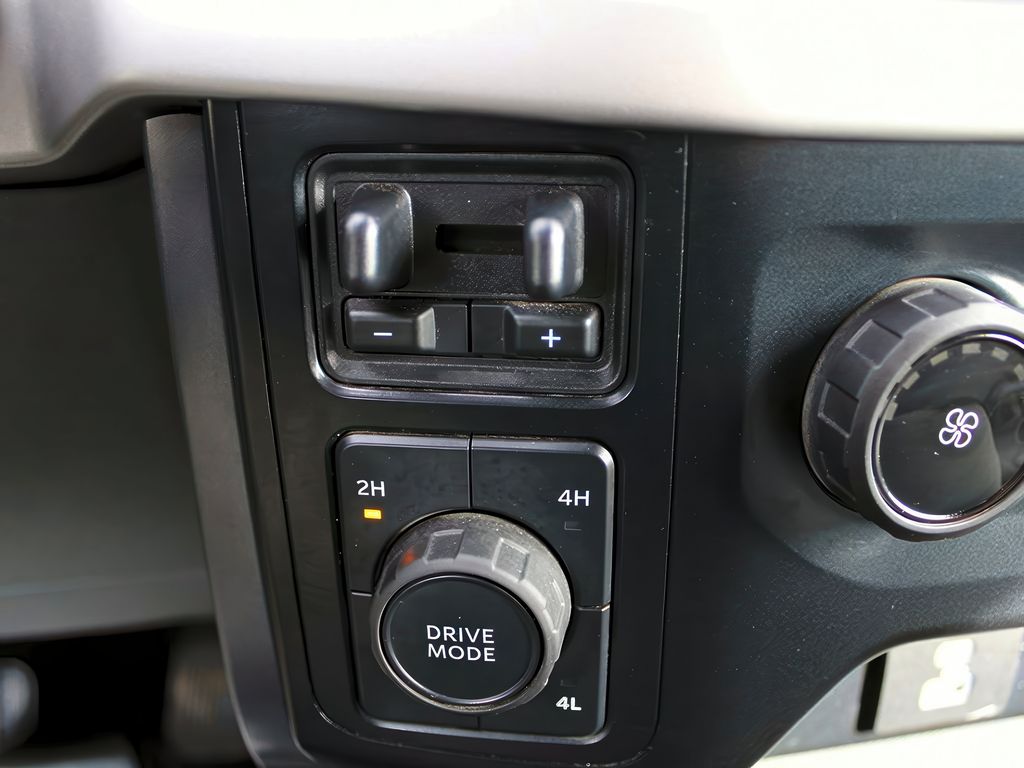 2023 Ford F-150 XLT photo 22