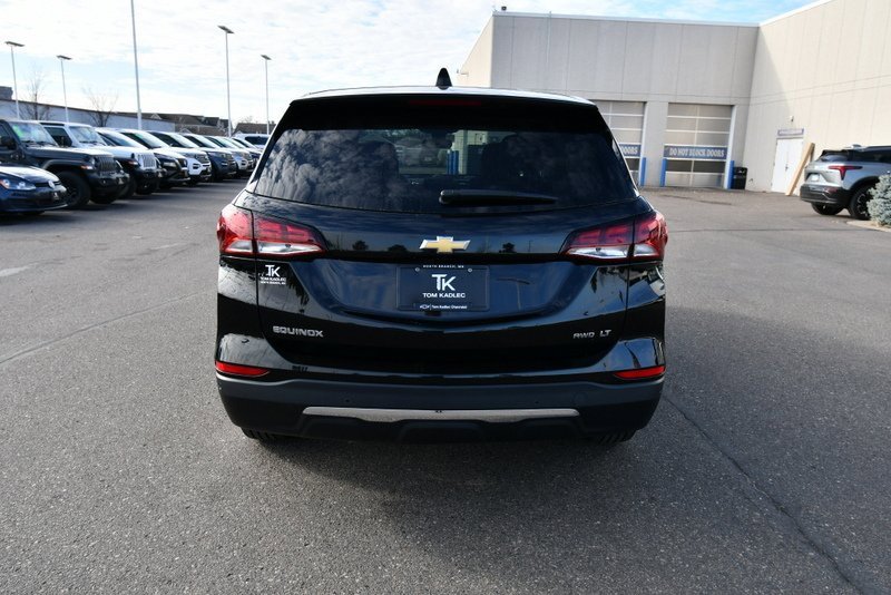 2024 Chevrolet Equinox LT photo 3