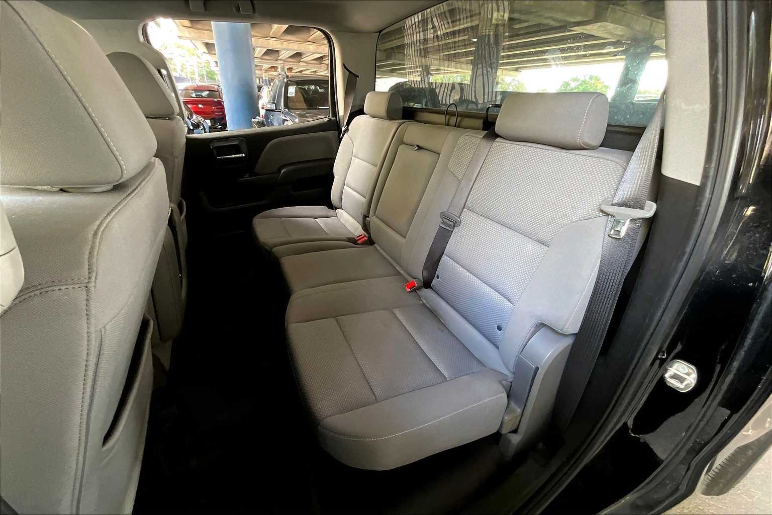 2018 Chevrolet Silverado 1500 Custom photo 18