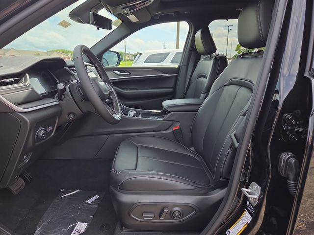 2025 Jeep Grand Cherokee Limited photo 4