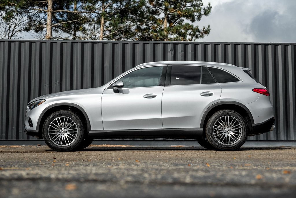 2026 Mercedes Benz GLC 300 4MATIC photo 2