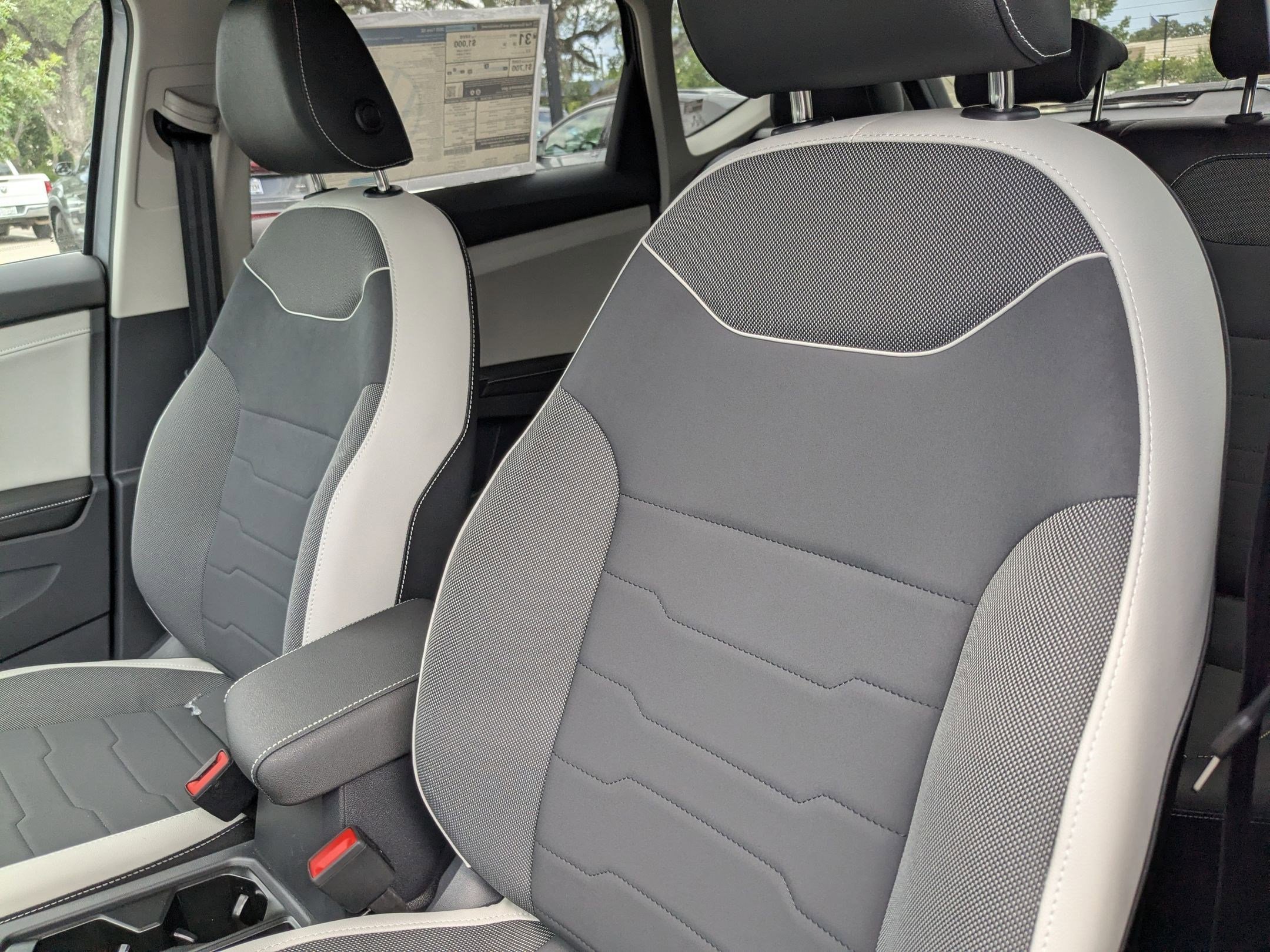 2025 Volkswagen Taos SE photo 3