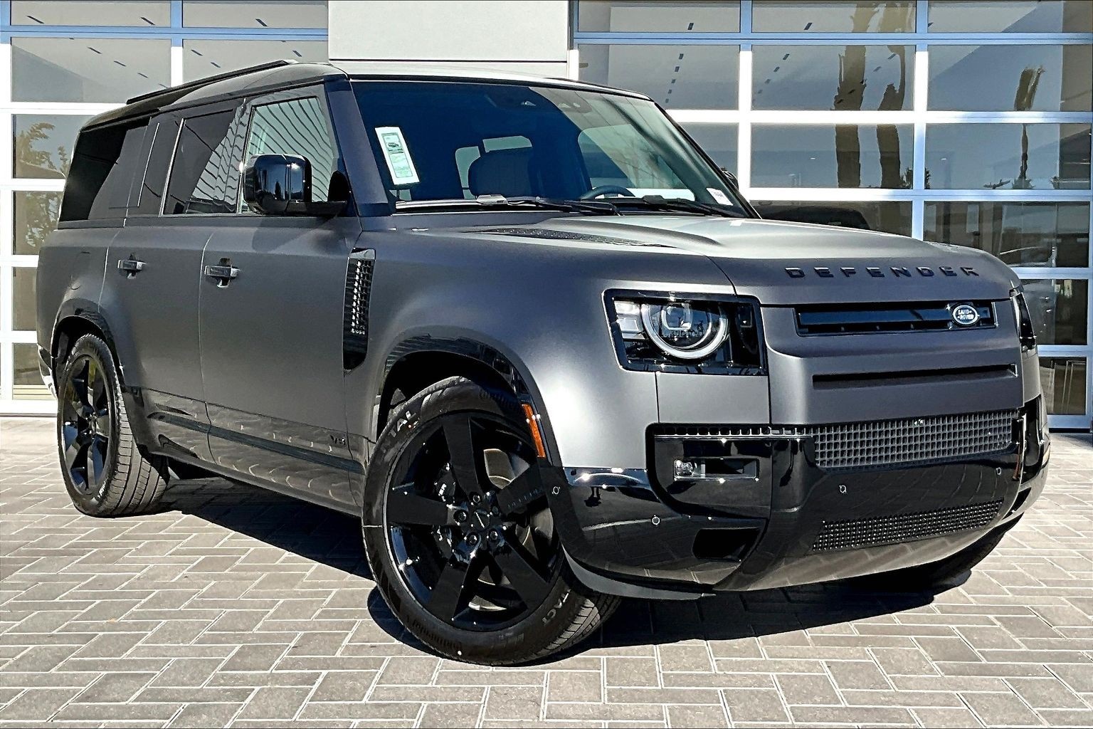 2026 Land Rover Defender 130 V8 photo 2