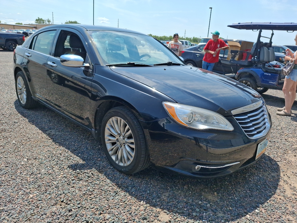 2011 Chrysler 200 Limited photo 3