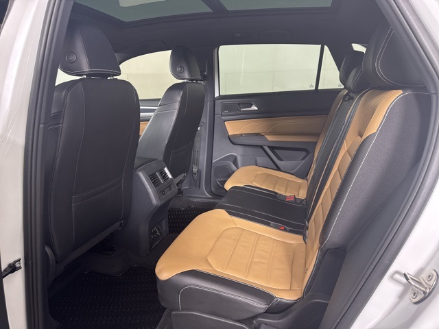 2023 Volkswagen Atlas Cross Sport V6 SEL Premium R-Line photo 11