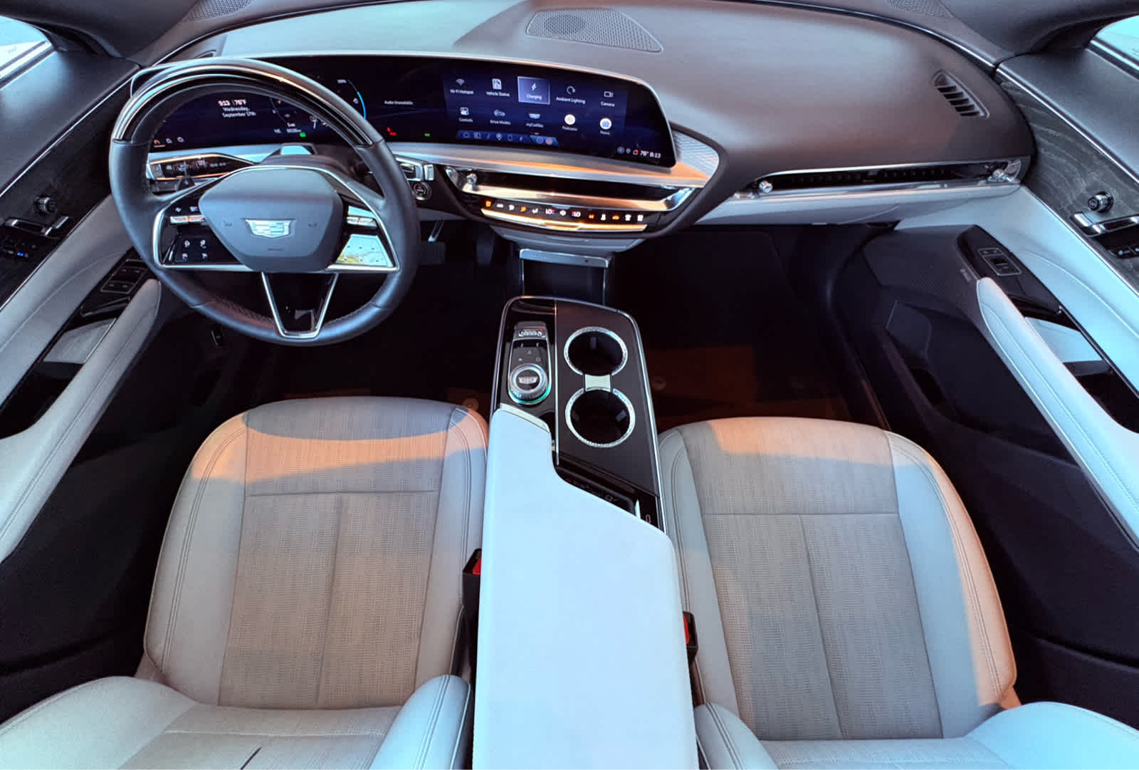 2023 Cadillac Lyriq Luxury photo 24