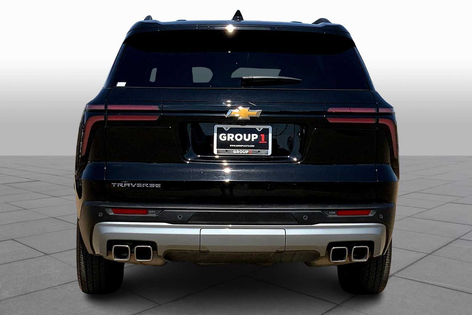 2025 Chevrolet Traverse photo 4