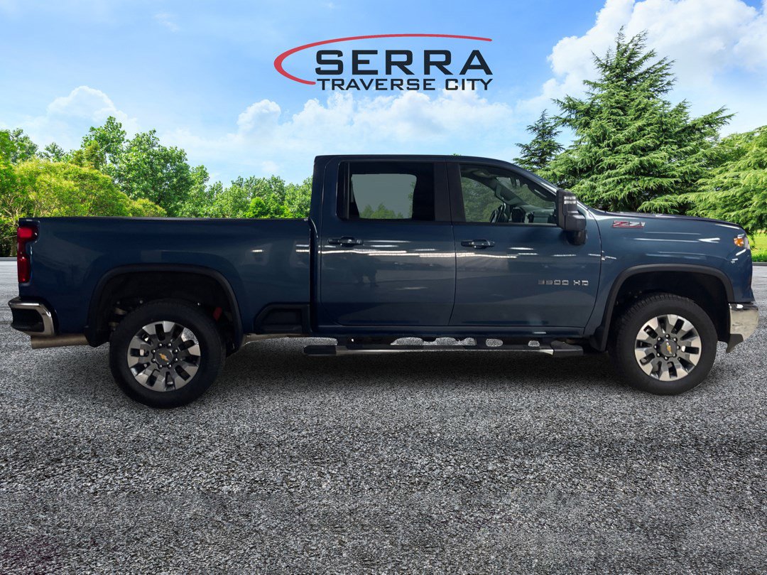2024 Chevrolet Silverado 3500HD LT photo 3