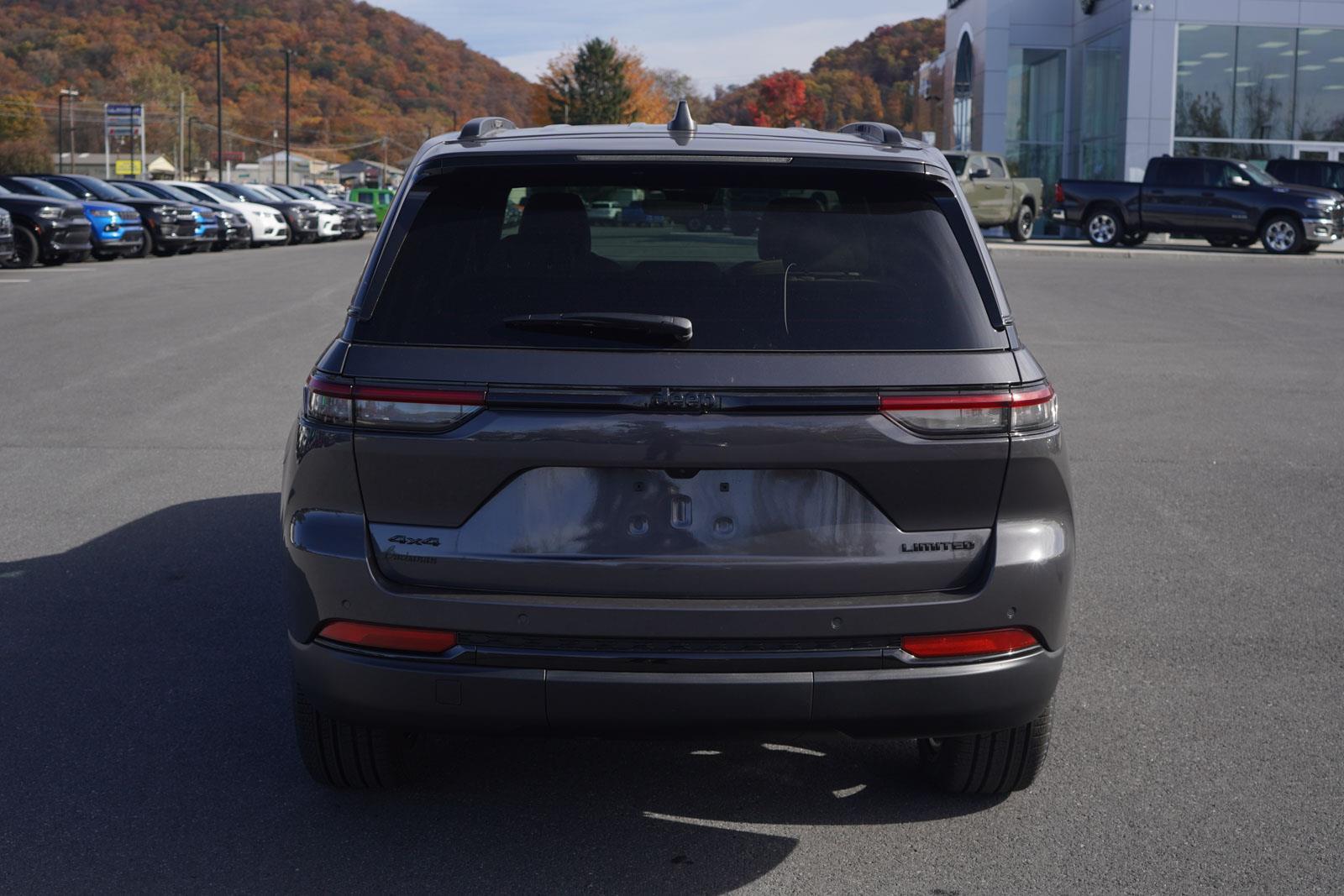 2025 Jeep Grand Cherokee Limited photo 2